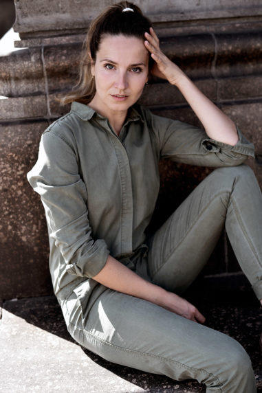 Portrait Laura Sophia Landauer, Schauspielerin und Sprecherin