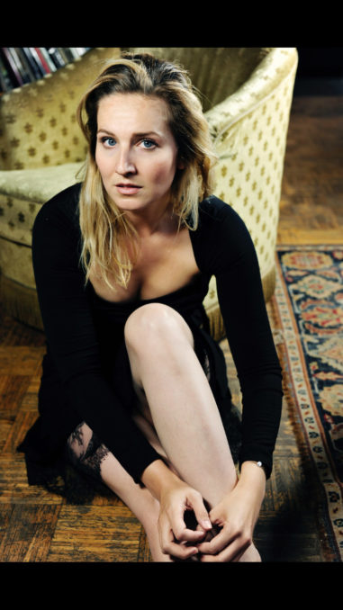 Portrait Laura Sophia Landauer, Schauspielerin und Sprecherin